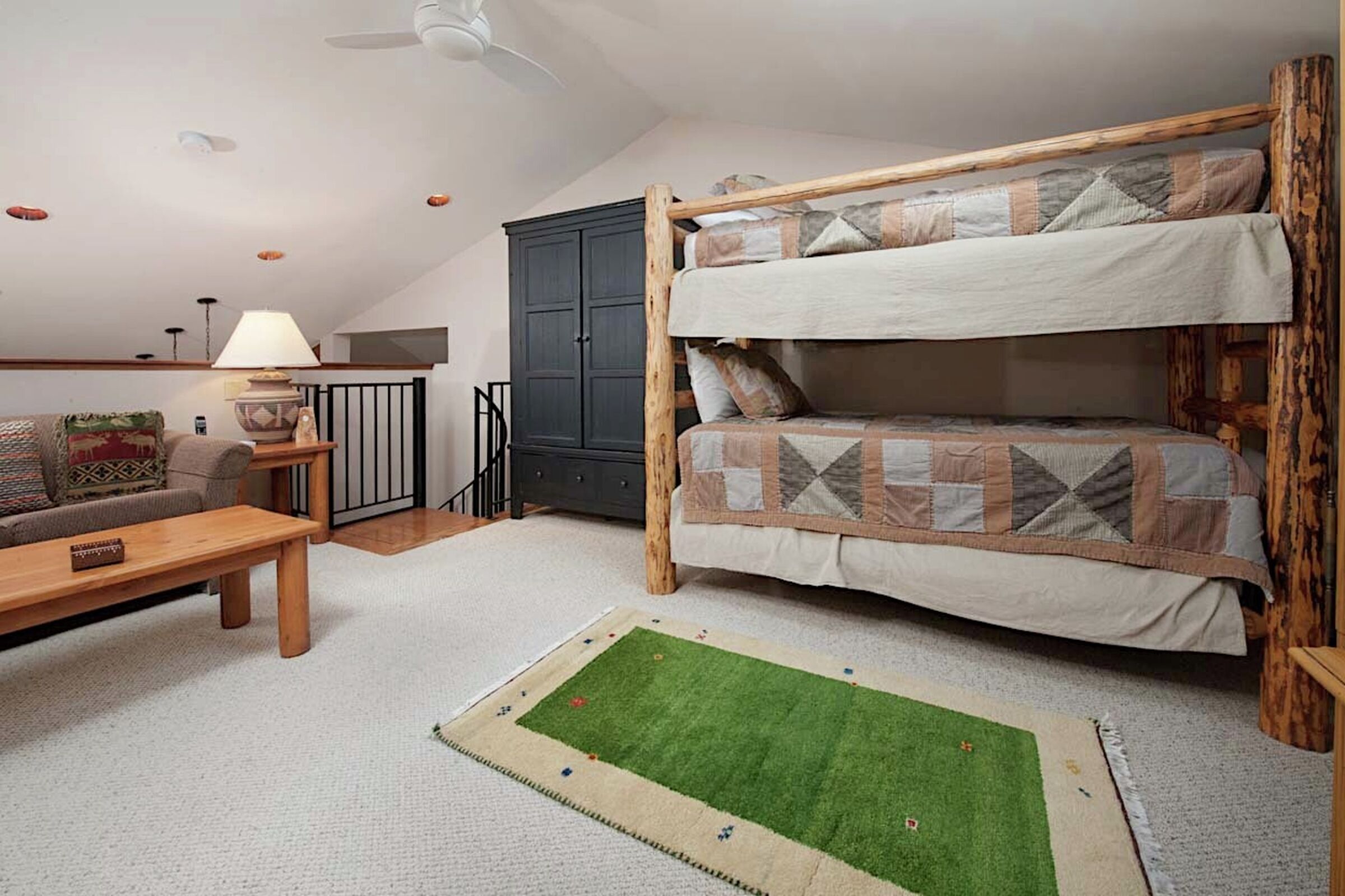 Rendezvous C4 - Loft Bedroom