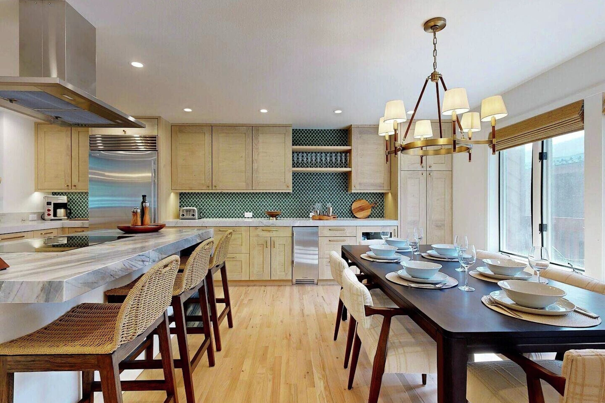 Dining Area & Kitchen