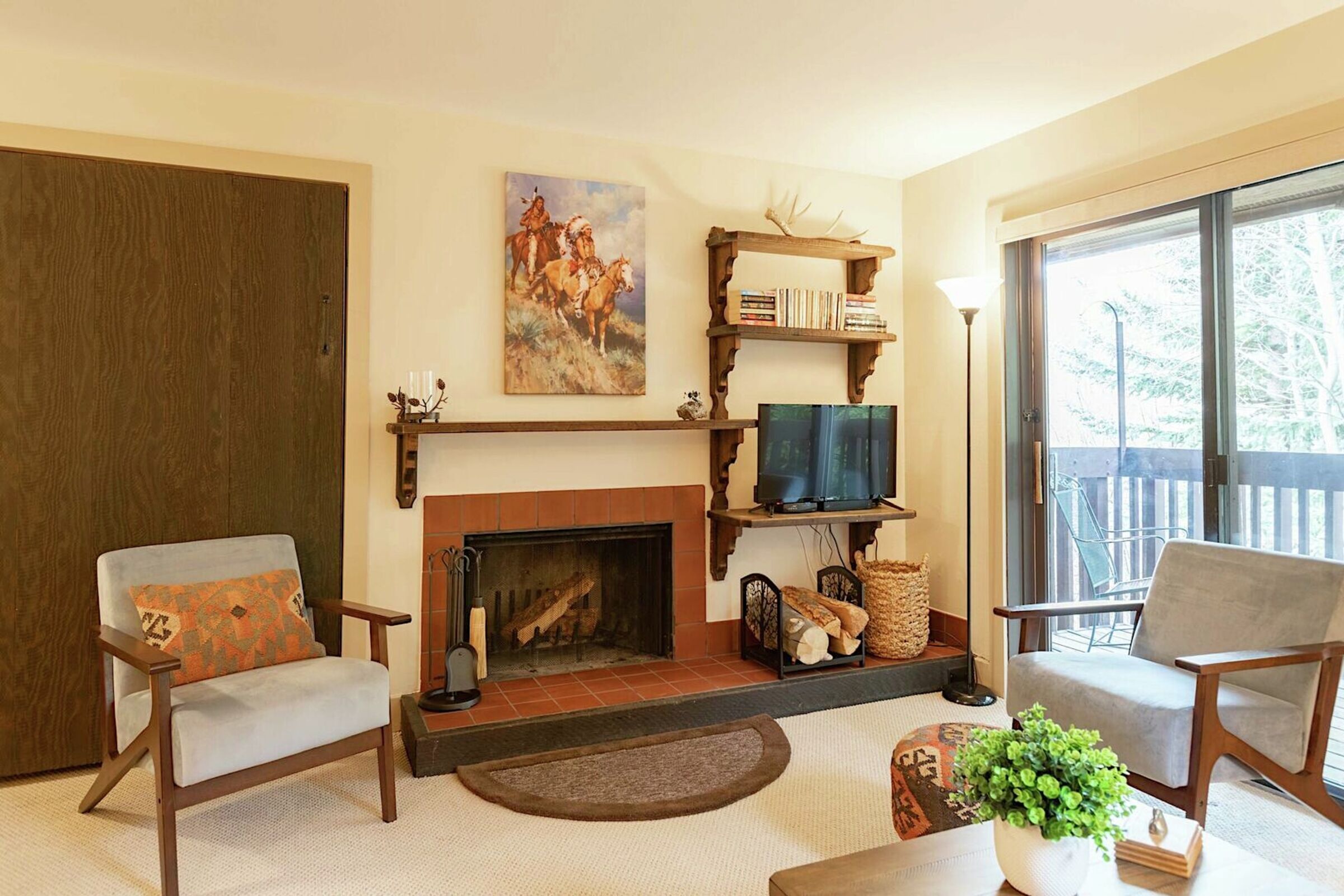 Sleeping Indian W12 - Studio Living Area