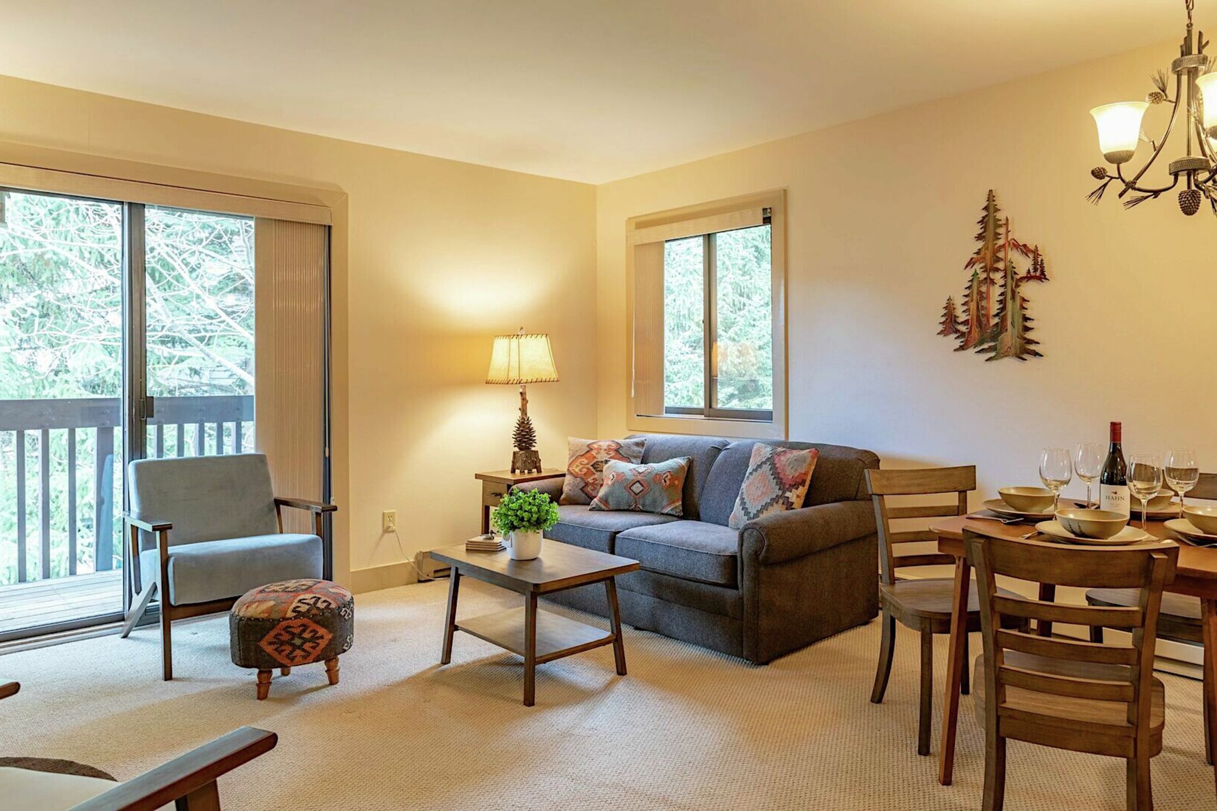Sleeping Indian W12 - Studio Living Area