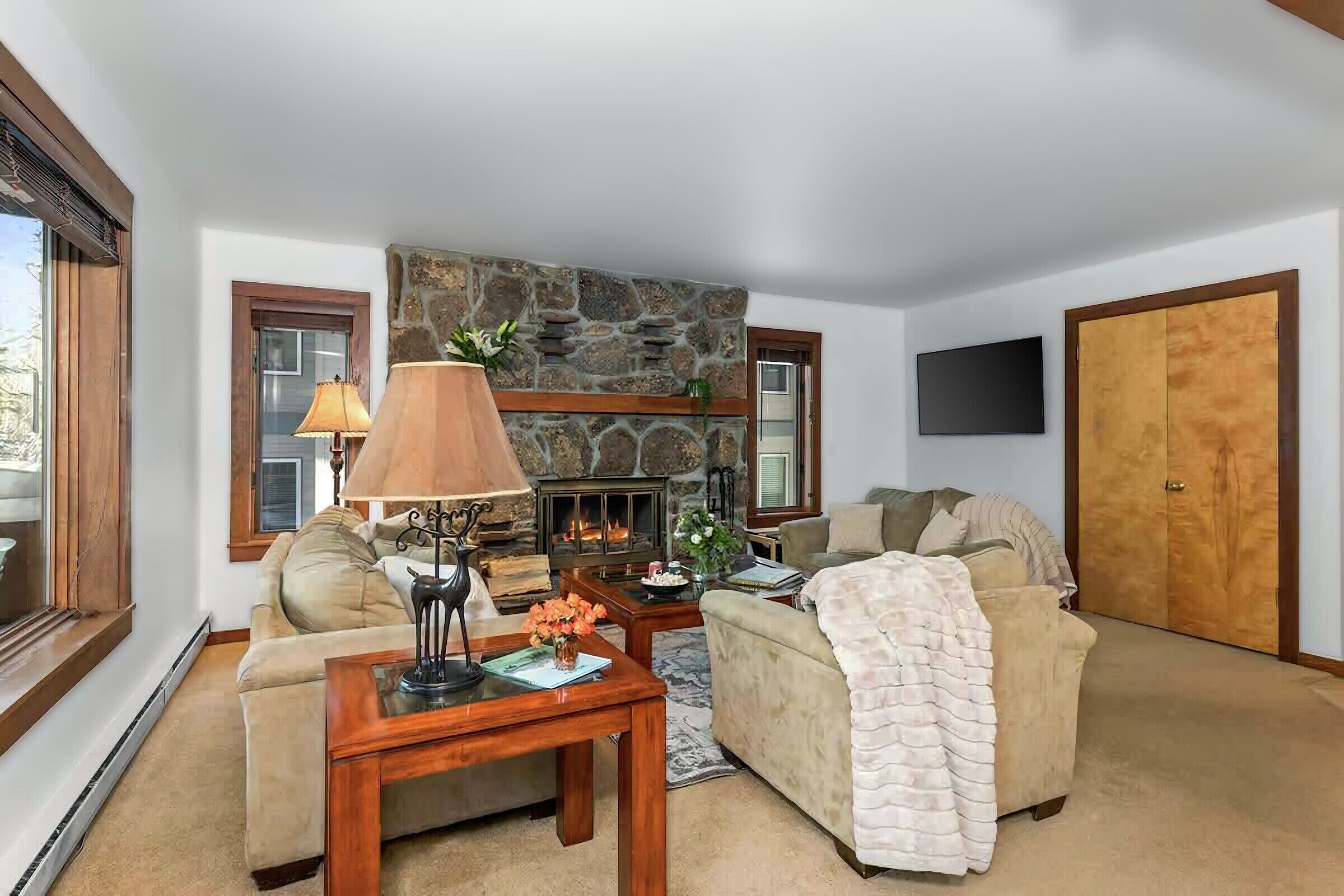 Rendezvous C2 - Living Area