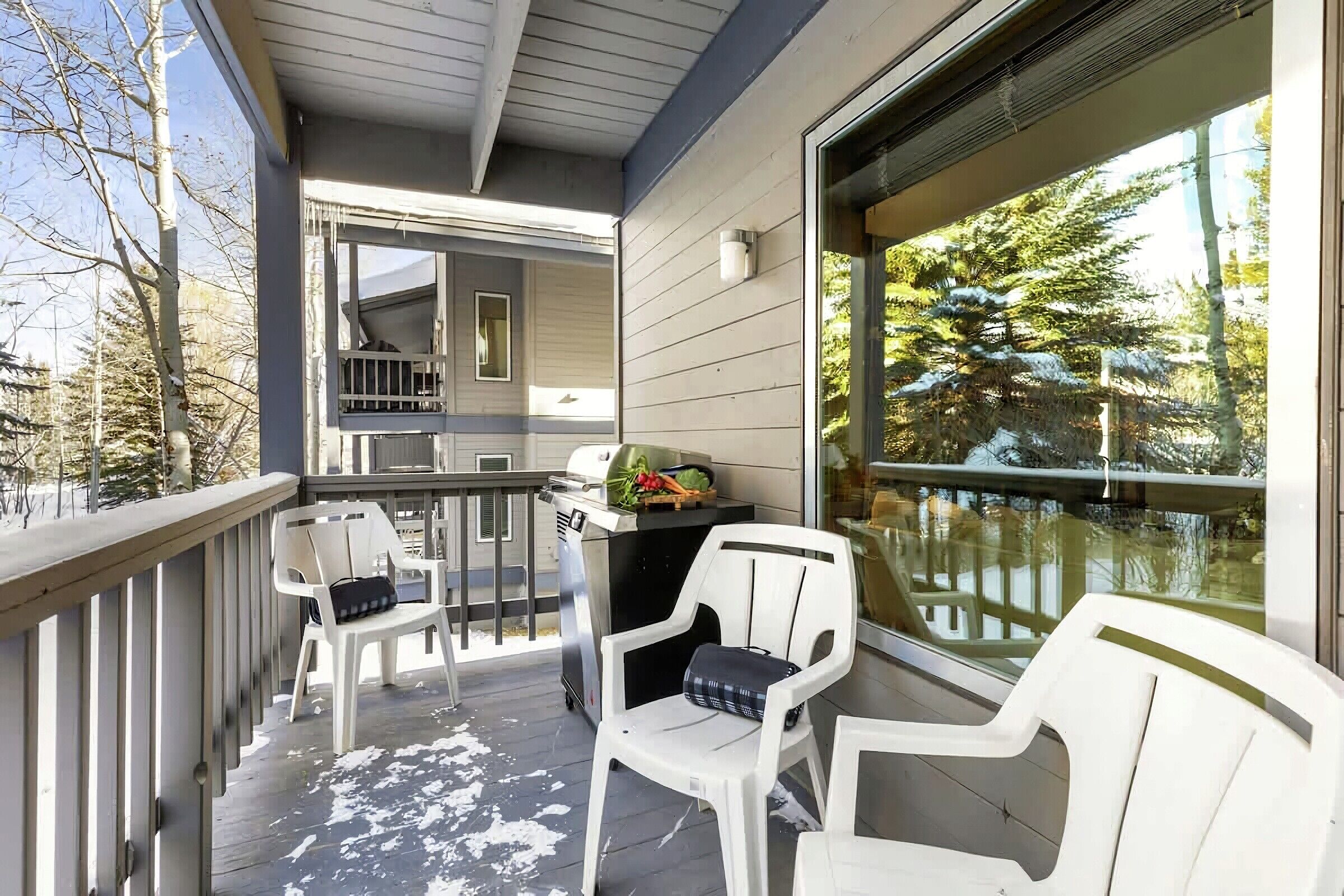 Rendezvous C2 - Balcony with BBQ