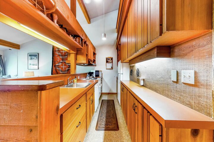 #3223 Thimbleberry - Kitchen