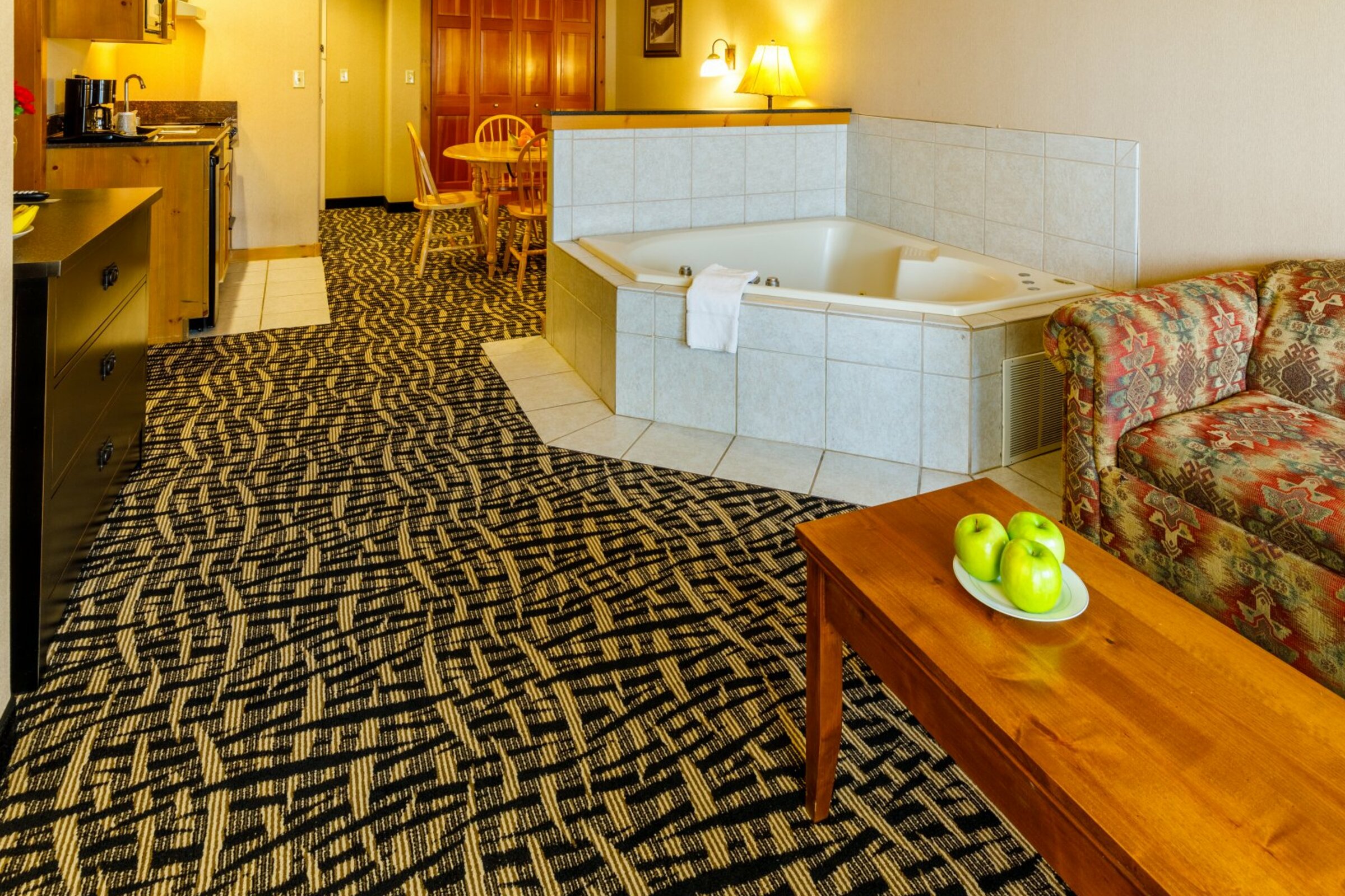 Luxury Suite Jetted Tub and Living Area