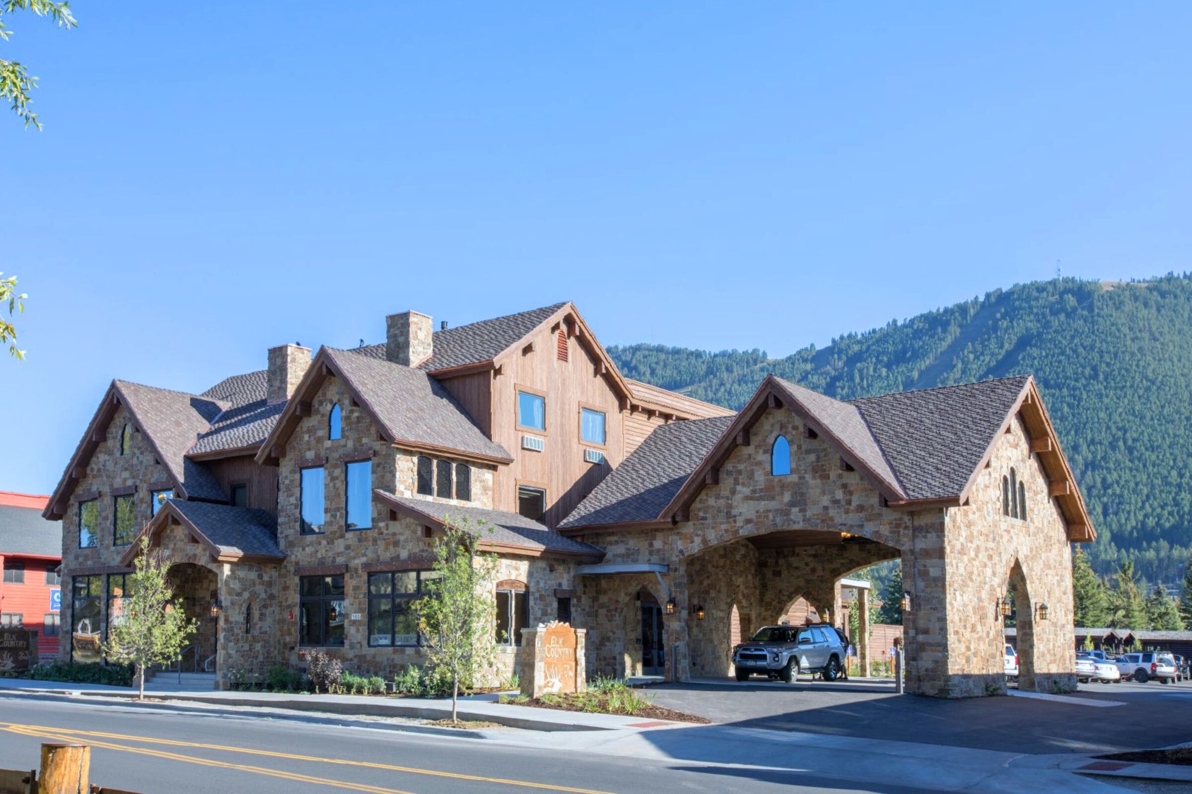 Elk Country Inn
