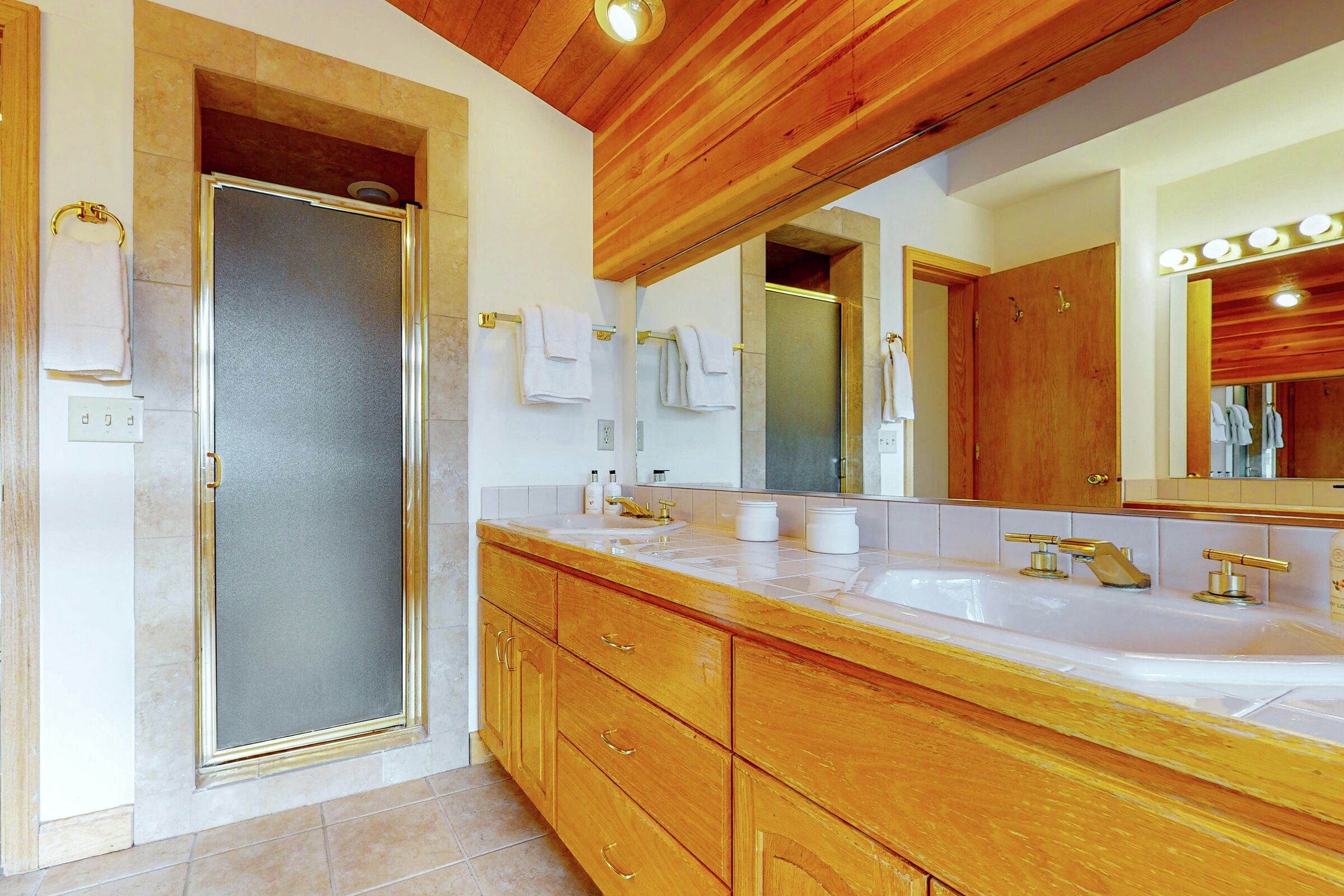 3 Bdrm 3.5 Bath HT - Master Ensuite Bathroom