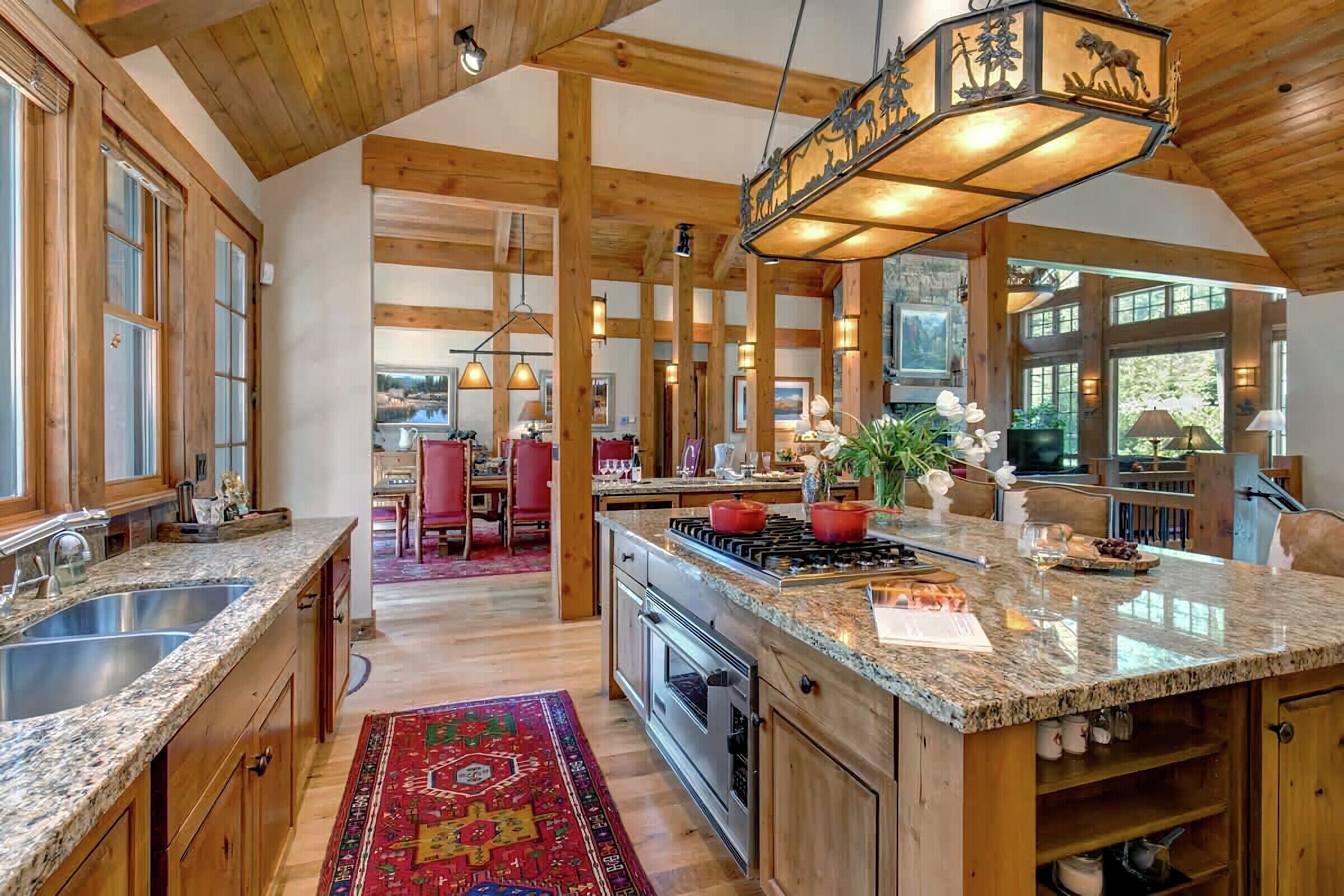 Kitchen & Dining Area