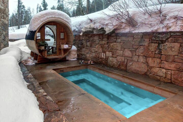 Patio with Hot Tub & Sauna