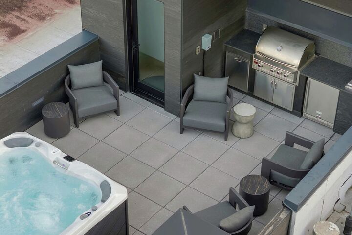 #9 - Rooftop Terrace with BBQ and Hot Tub