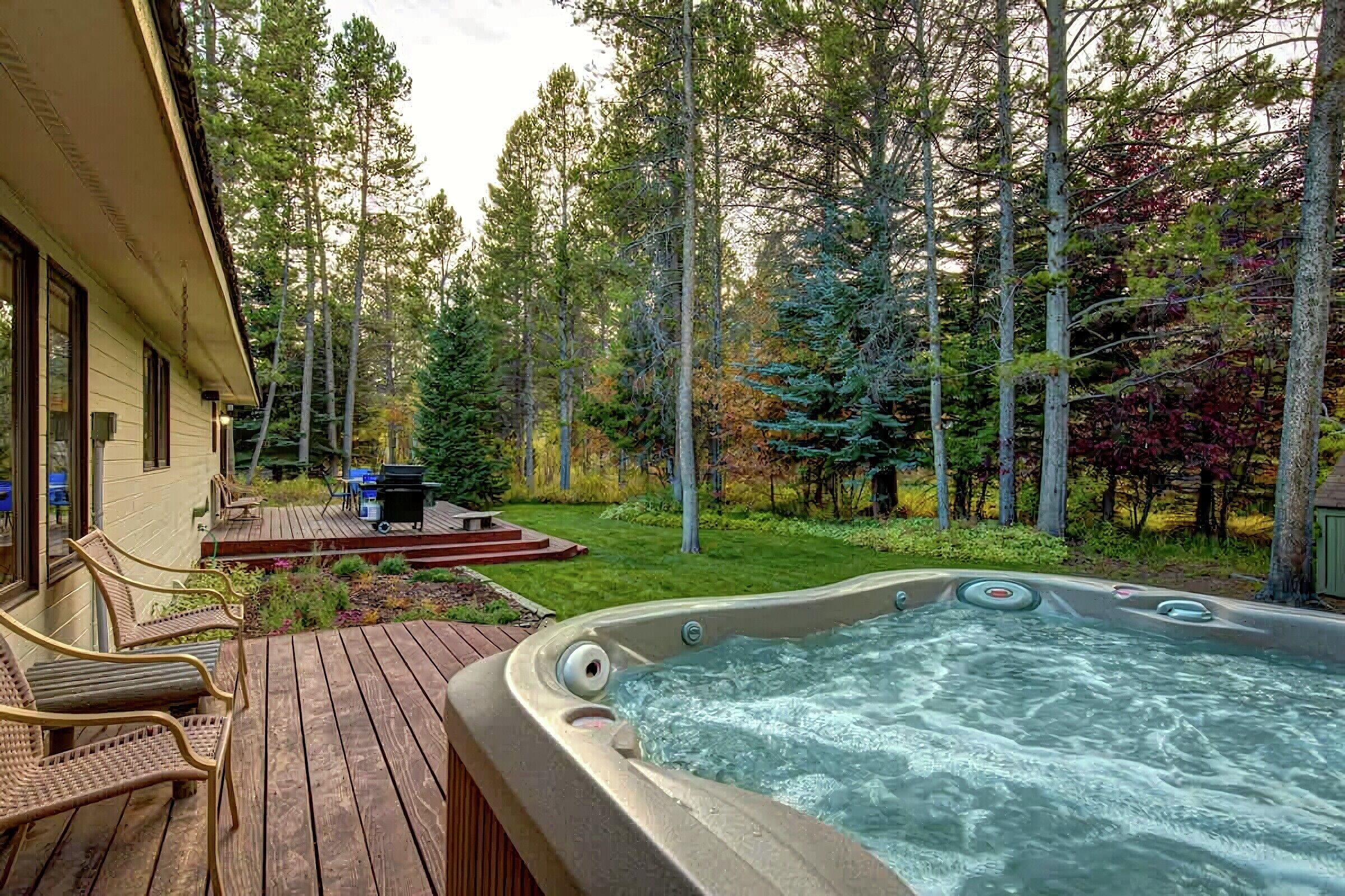 Deck with BBQ & Hot Tub