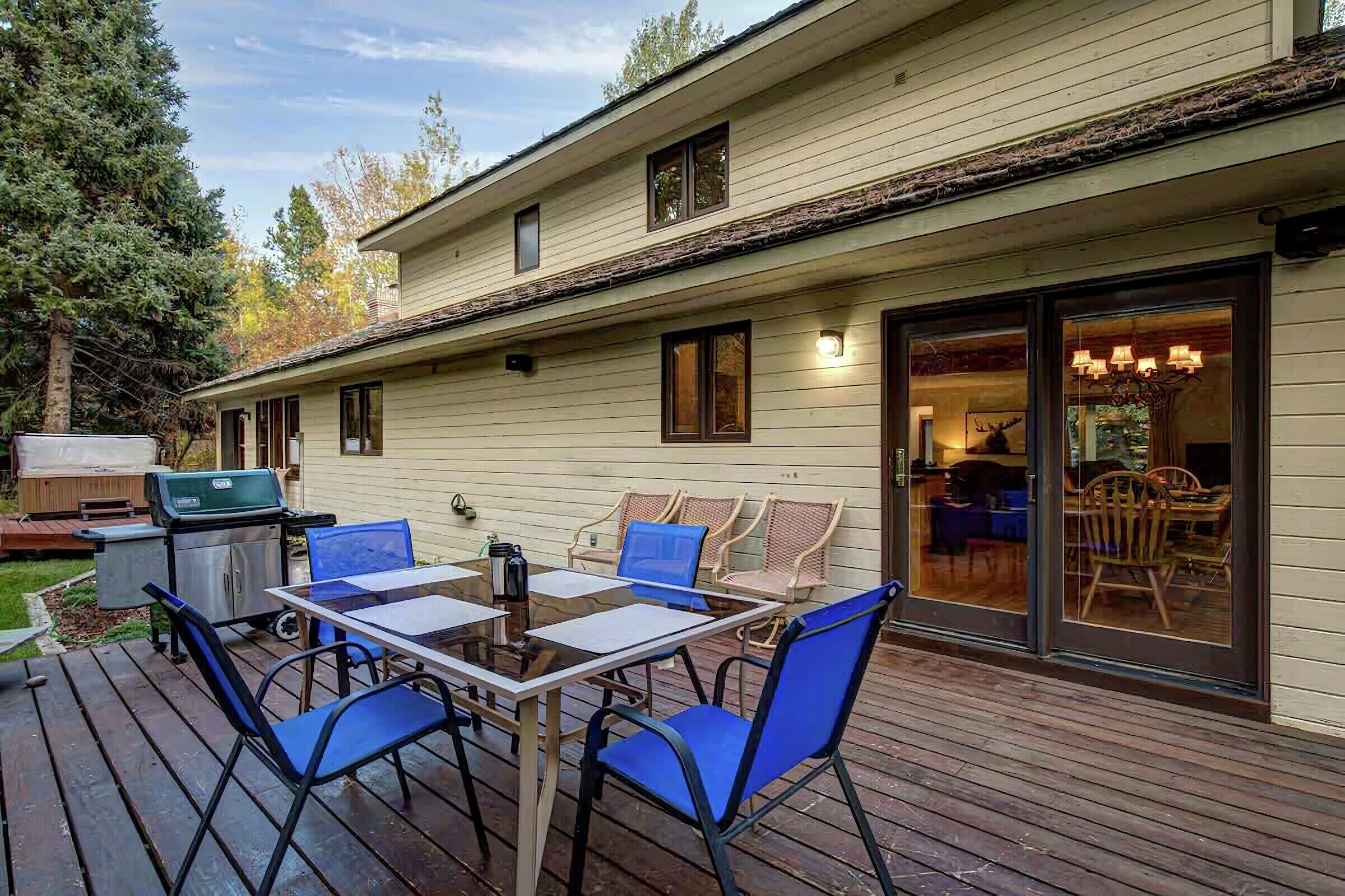 Deck with BBQ & Hot Tub