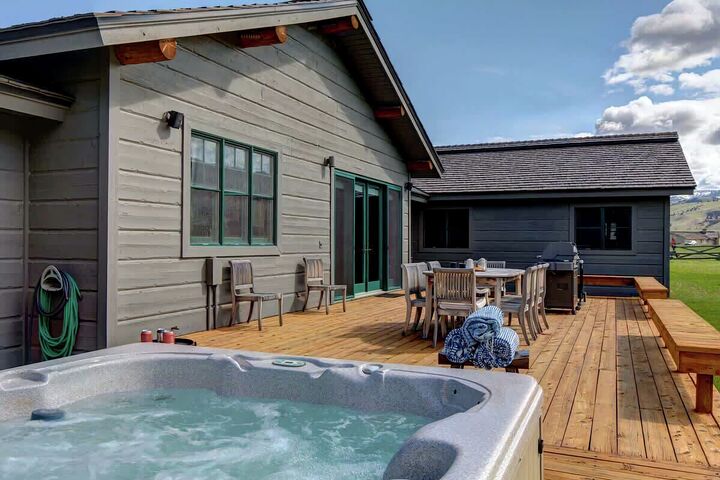 6 Bdrm 5 Bath HT - Deck with BBQ & Hot Tub