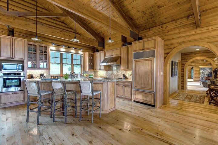 6 Bdrm 5 Bath HT - Kitchen