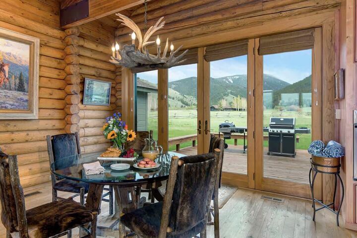6 Bdrm 5 Bath HT - Breakfast Nook