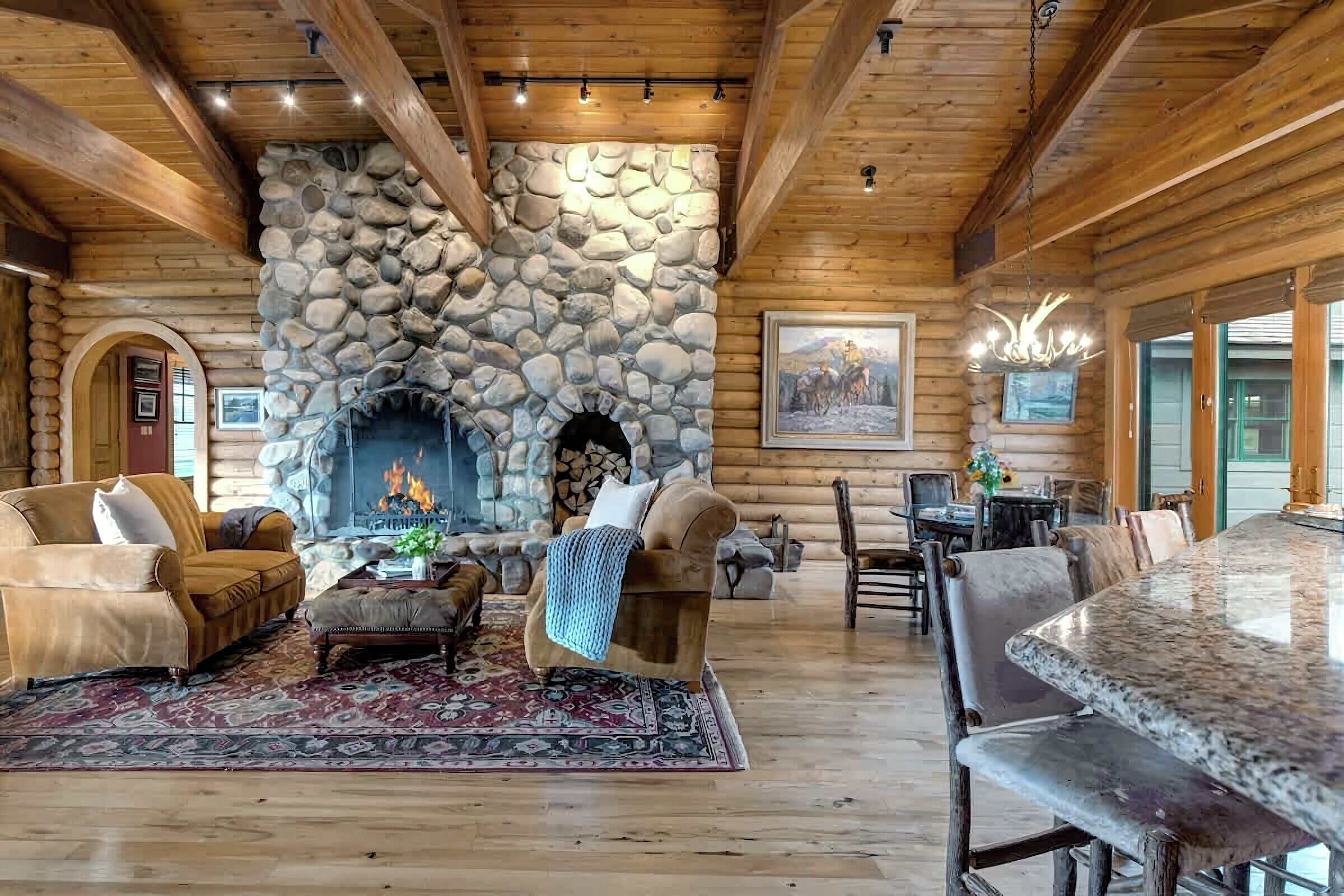 Sitting Area & Breakfast Nook