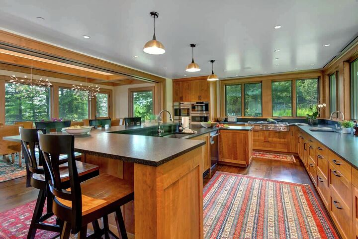 Kitchen & Dining Area