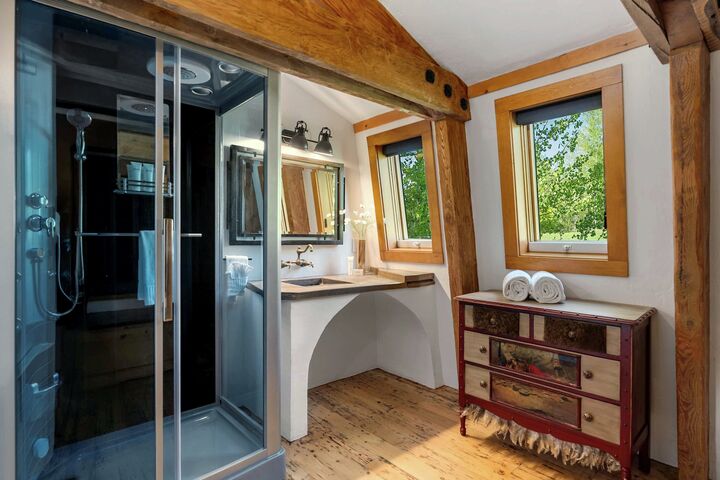 3 Bdrm 3 Bath HT - Ensuite Bathroom