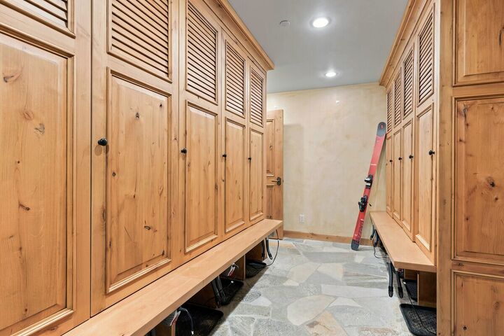 5 Bdrm 4.5 Bath HT - Ski Room
