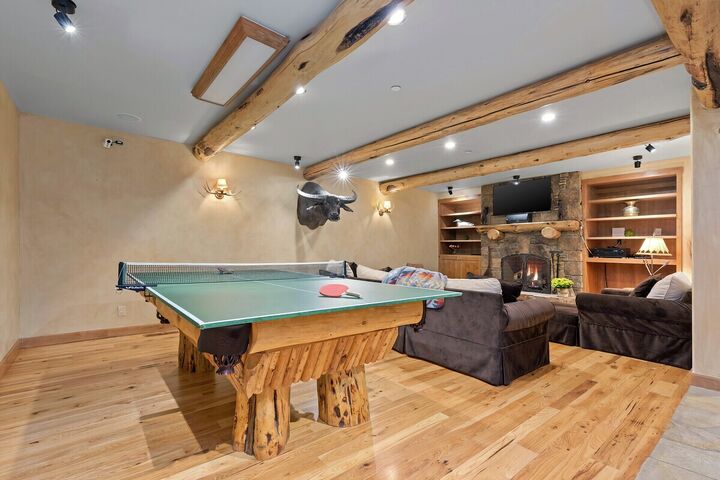5 Bdrm 4.5 Bath HT - Family Room with Pool Table