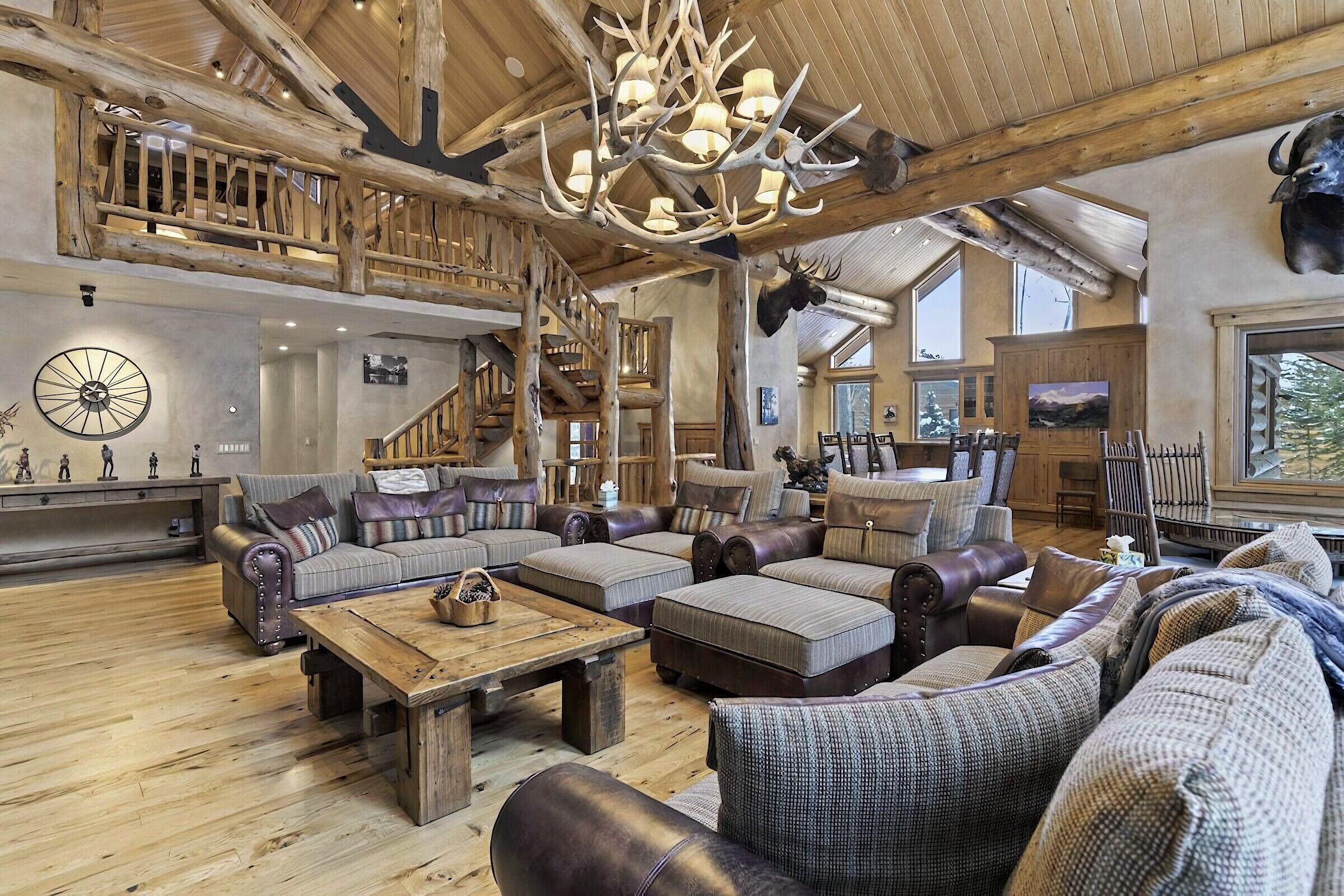 Living Area & Dining Area