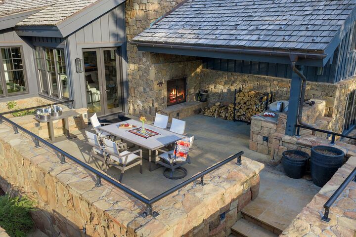 6 Bdrm 6.5 Bath HT - Deck with BBQ & Outdoor Fireplace