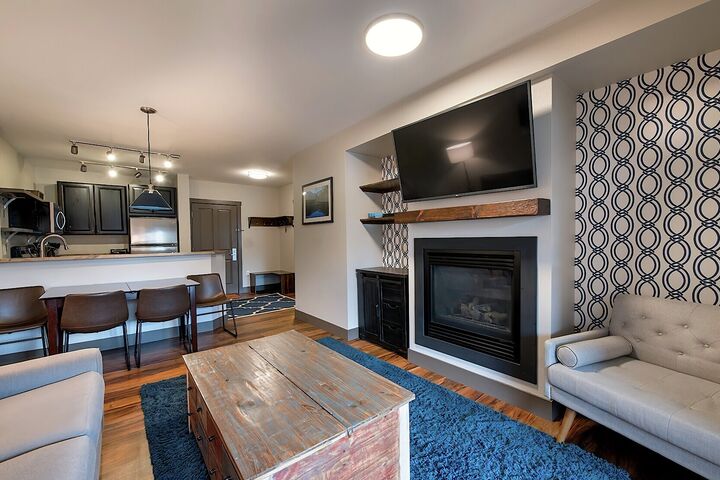 Living Area, Dining Area & Kitchen