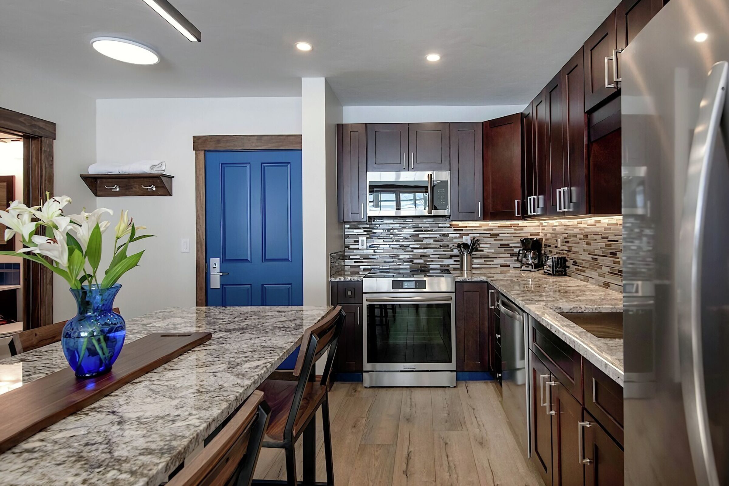 #1301 - Kitchen & Dining Area
