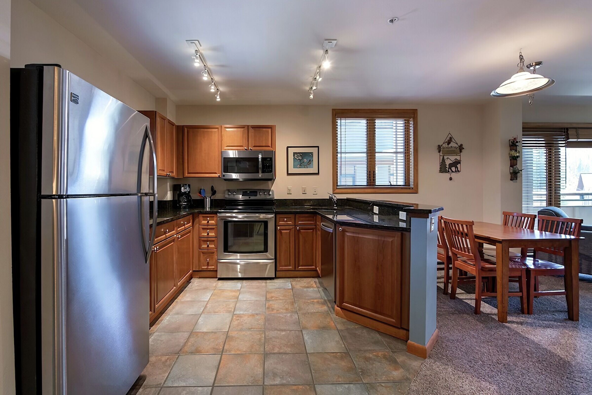 Kitchen & Dining Area