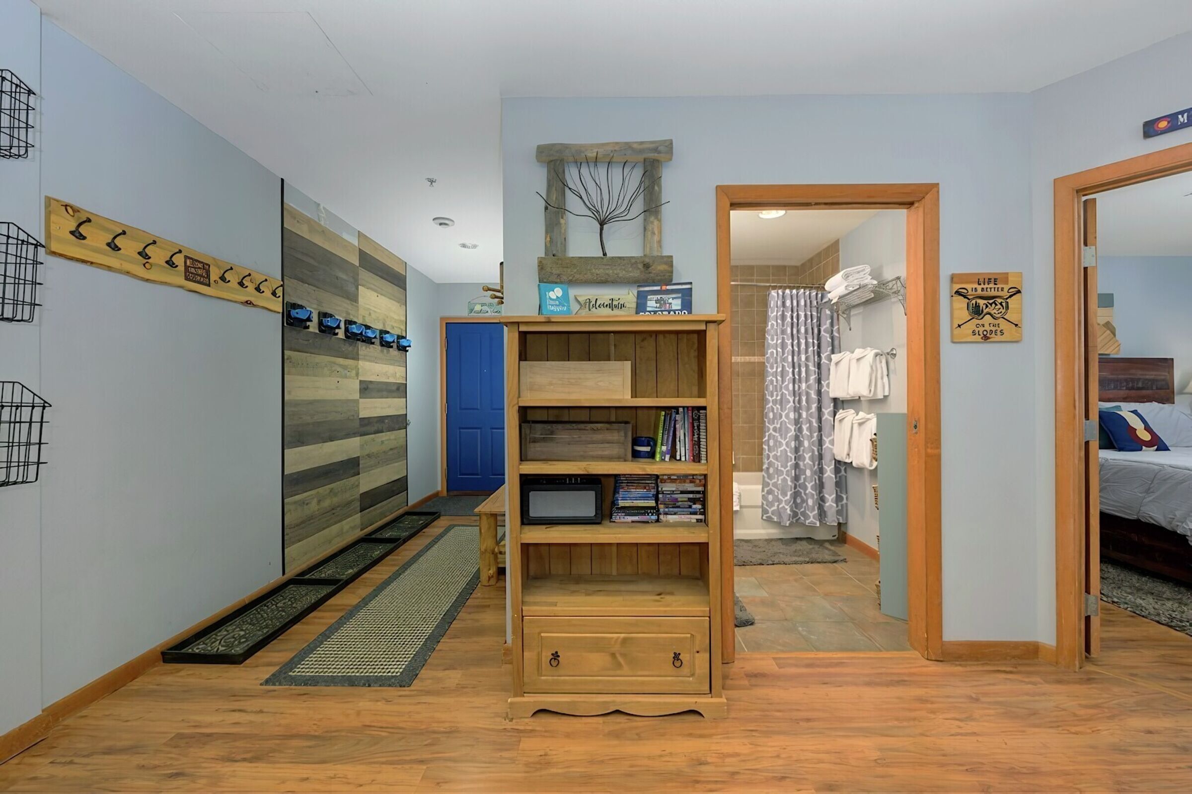 #1100 - Entryway