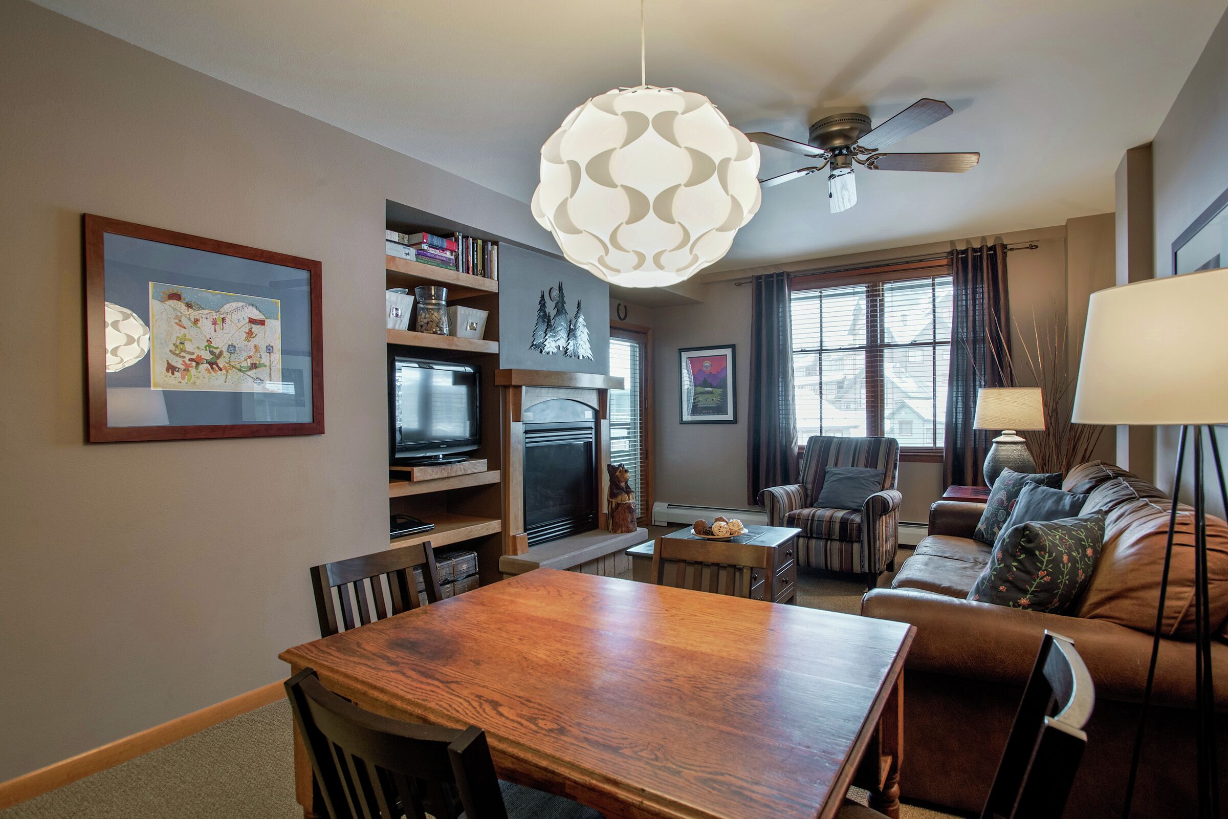#1506 - Living Area & Dining Area