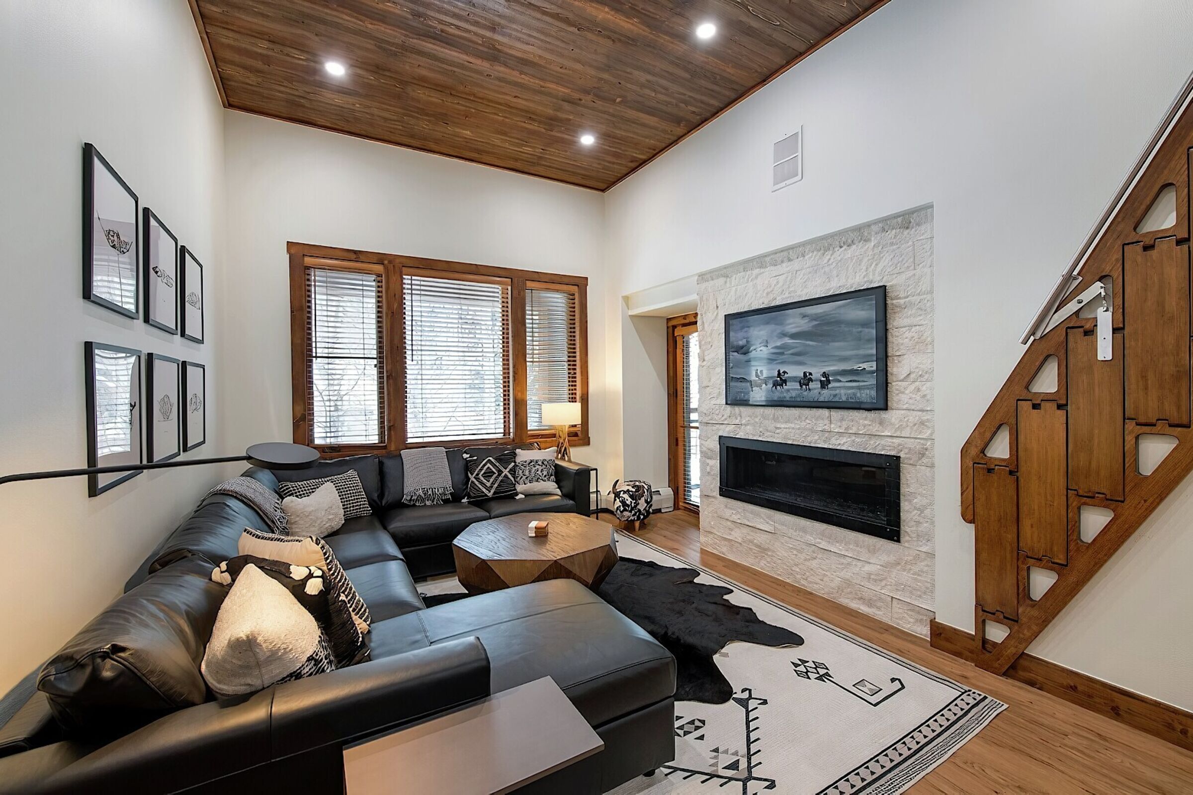 #2100 - Living Area