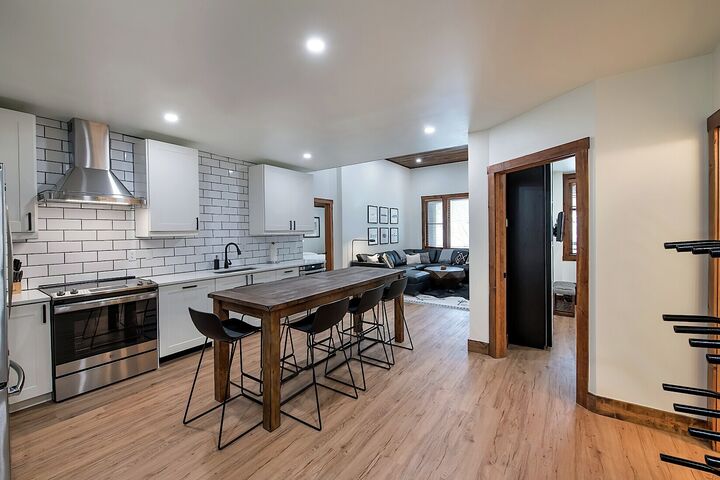 Dining Area & Kitchen
