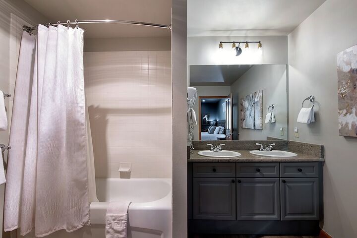 Master Ensuite Bathroom