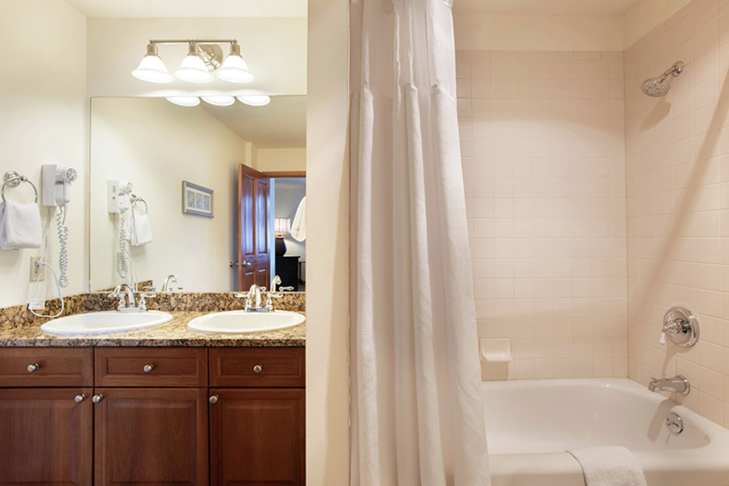 #1516 - Master Ensuite Bathroom