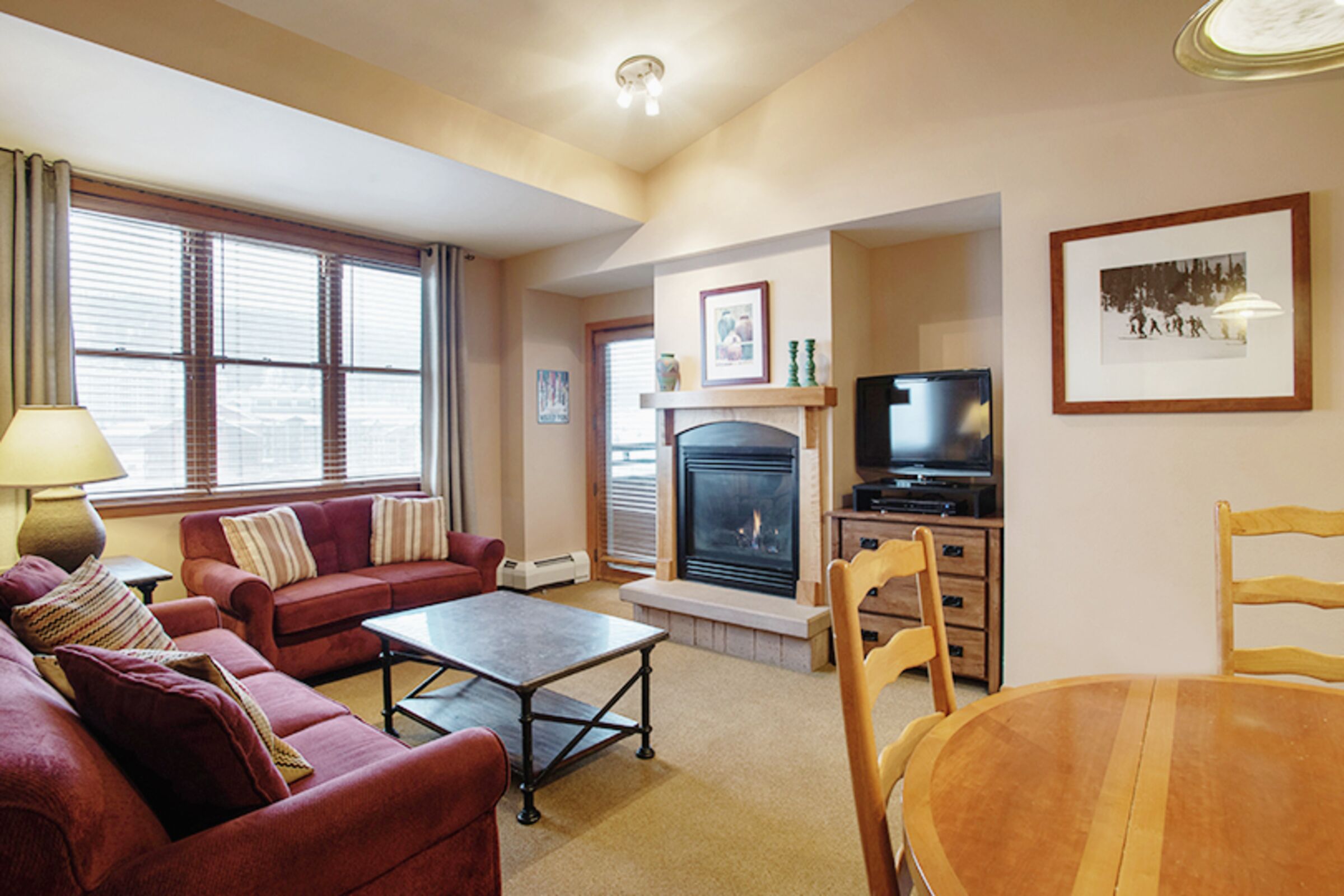 #1604 - Living Room & Dining Room