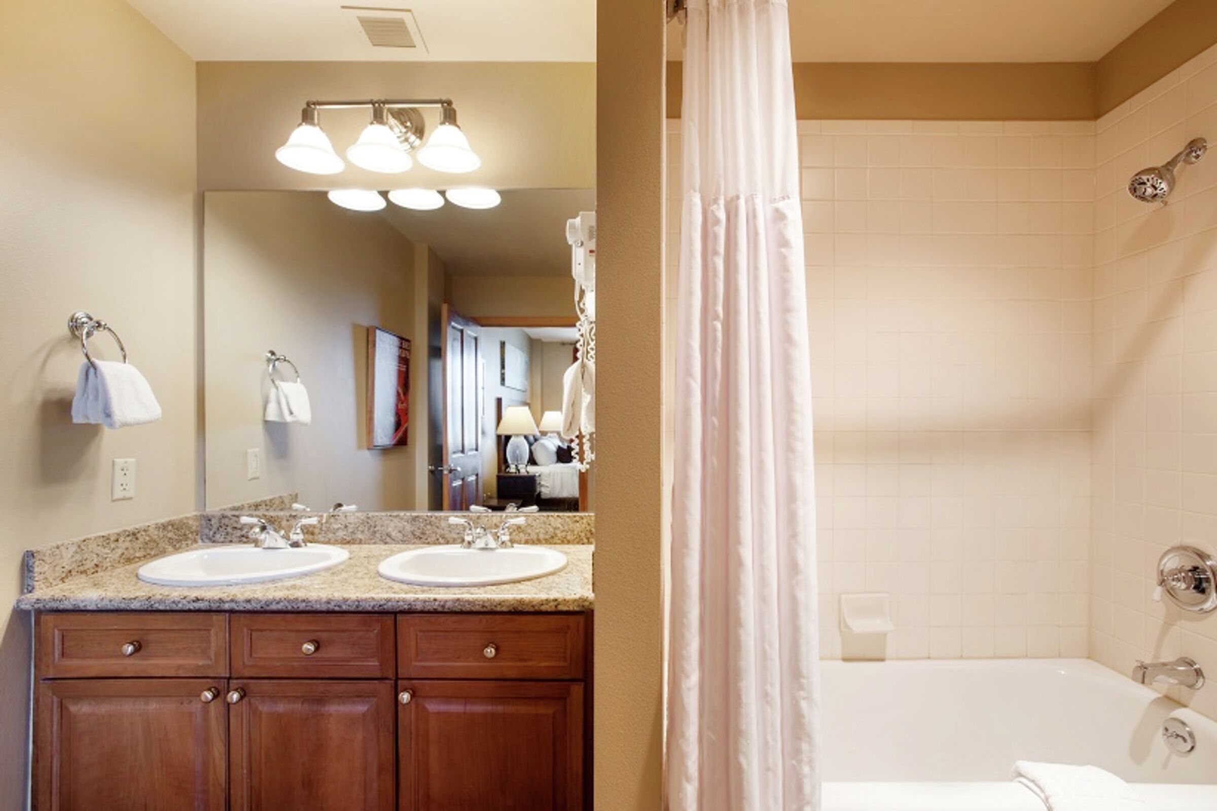 #2323 - Master Ensuite Bathroom