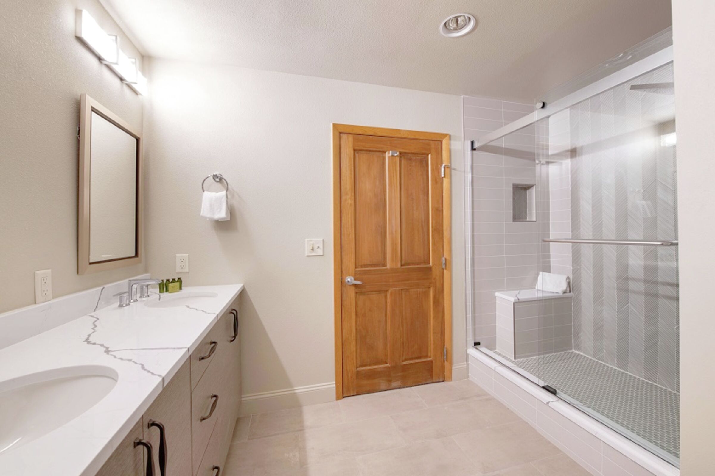 #2505 - Master Ensuite Bathroom