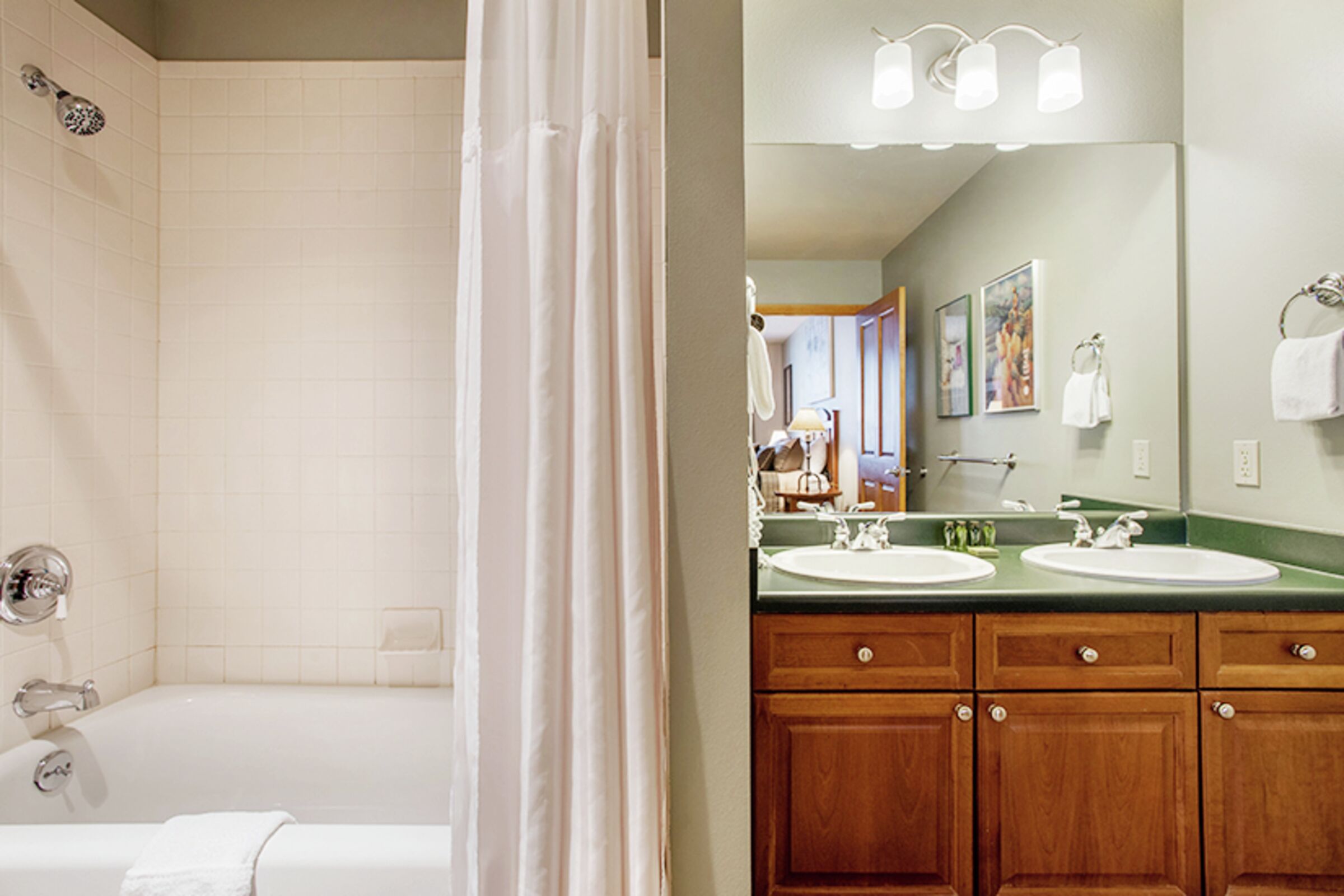 #1602 - Master Ensuite Bathroom