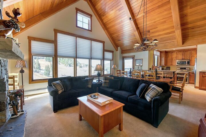 Living Area, Dining Area & Kitchen