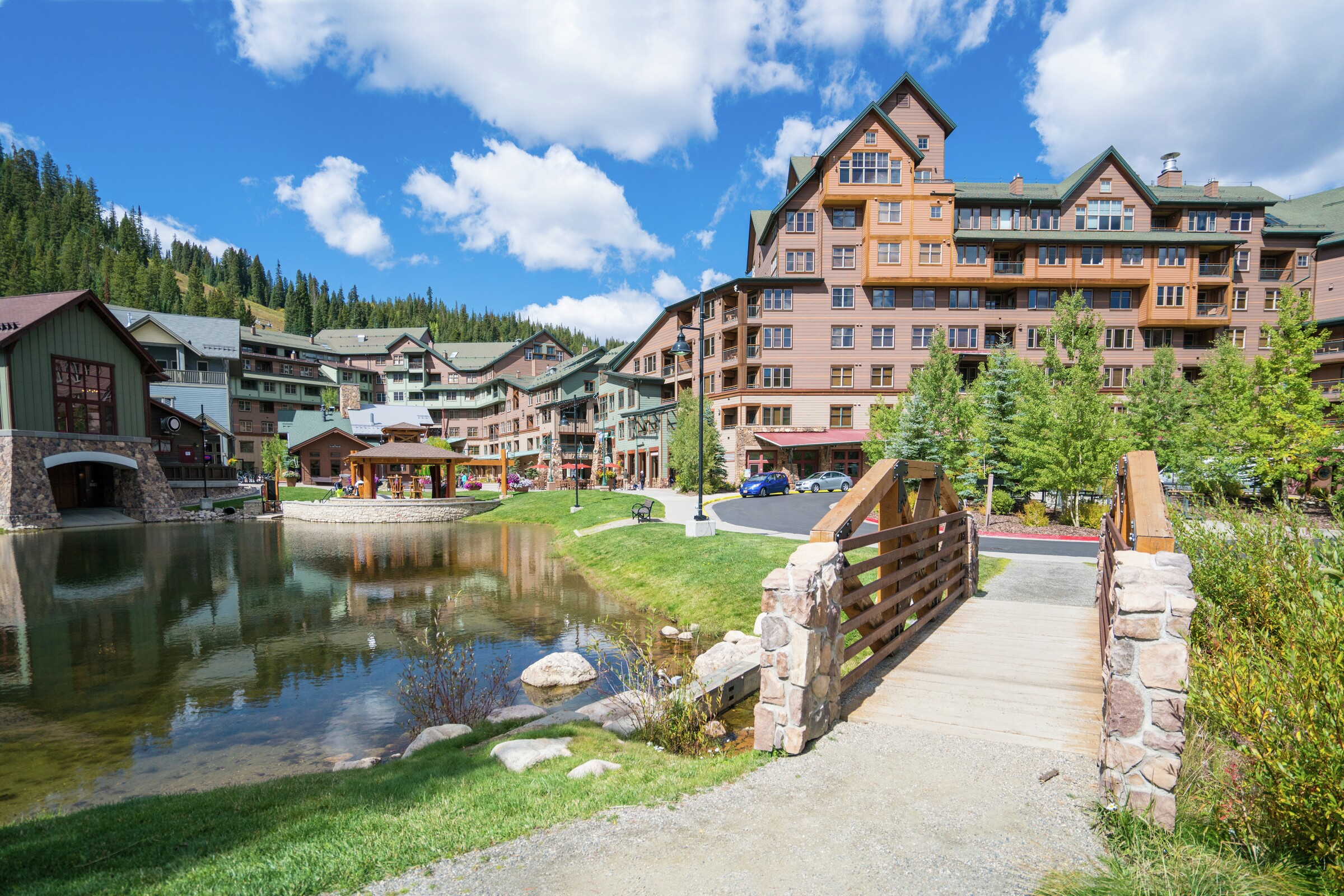 Zephyr Mountain Lodge