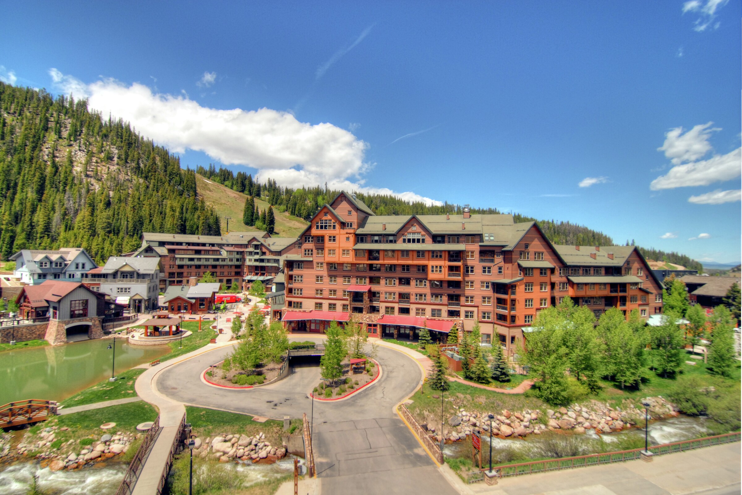 Zephyr Mountain Lodge