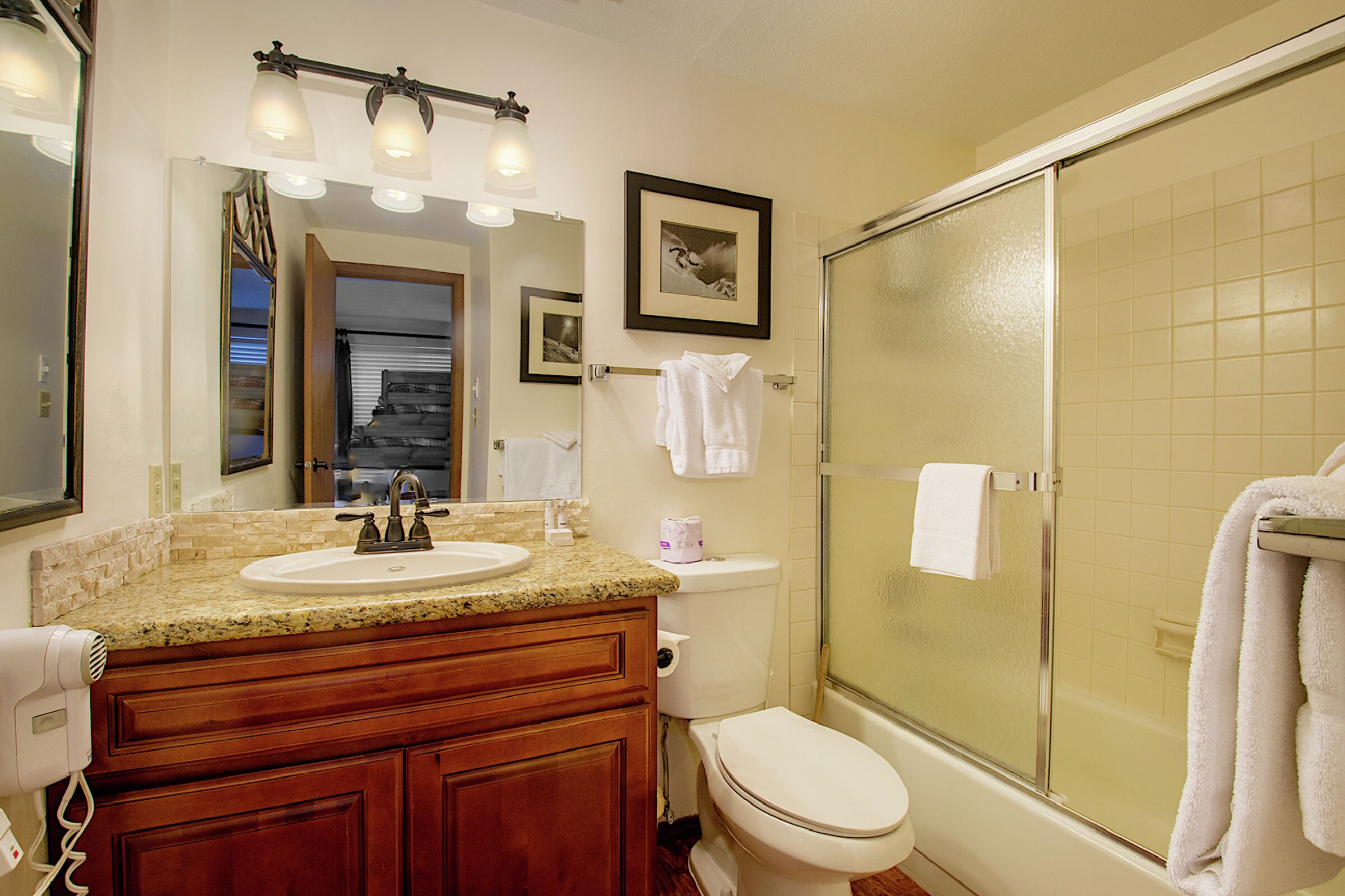 #0211 - Ensuite Bathroom