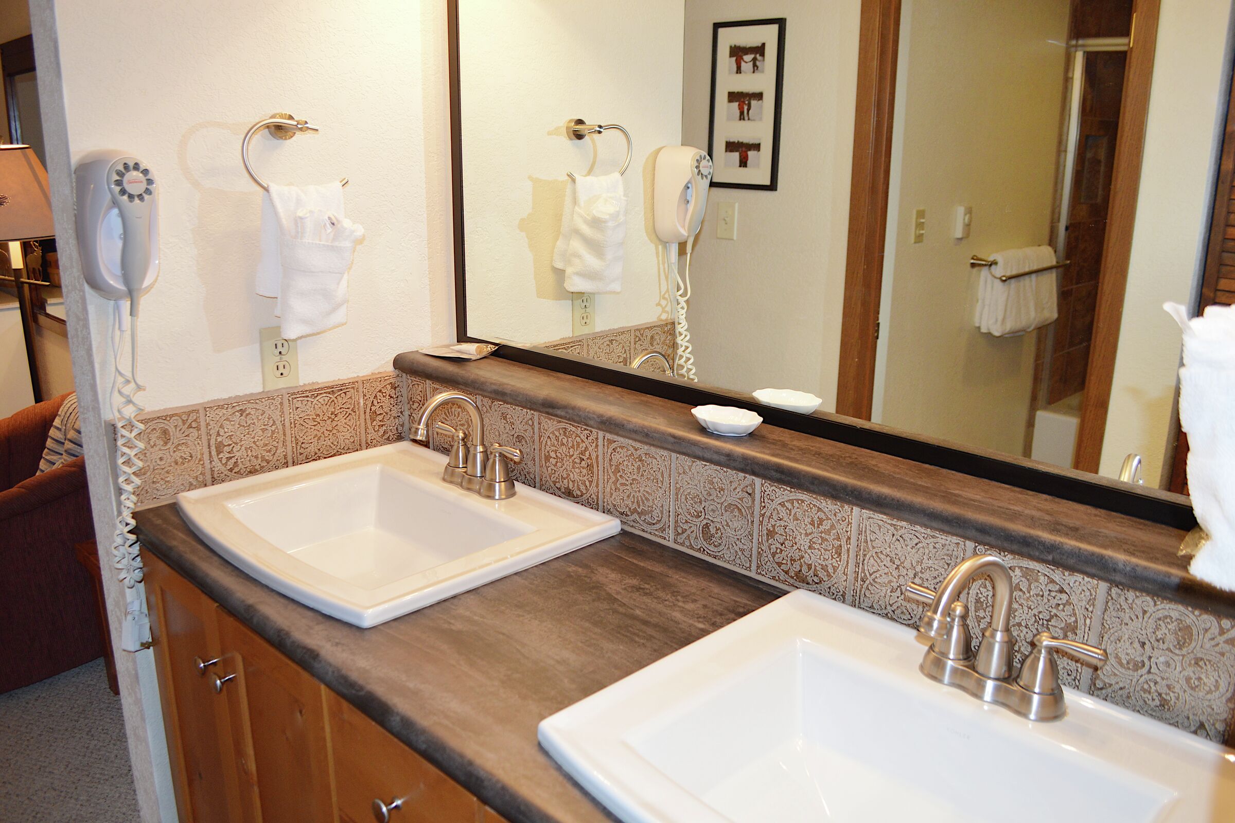 #0612R - Master Ensuite Bathroom