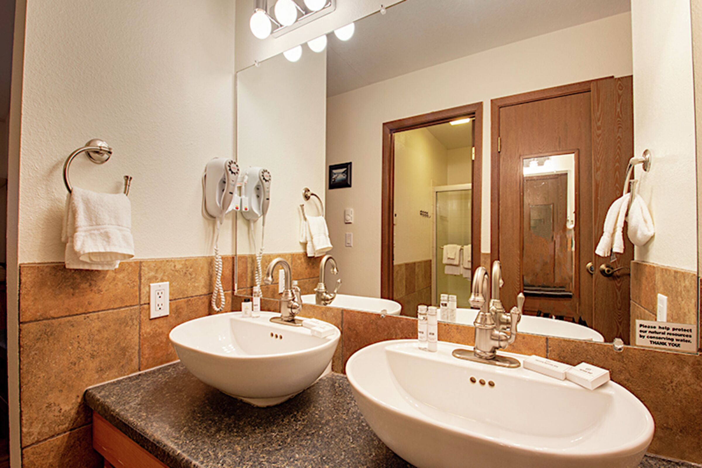 #1734R - Master Ensuite Bathroom