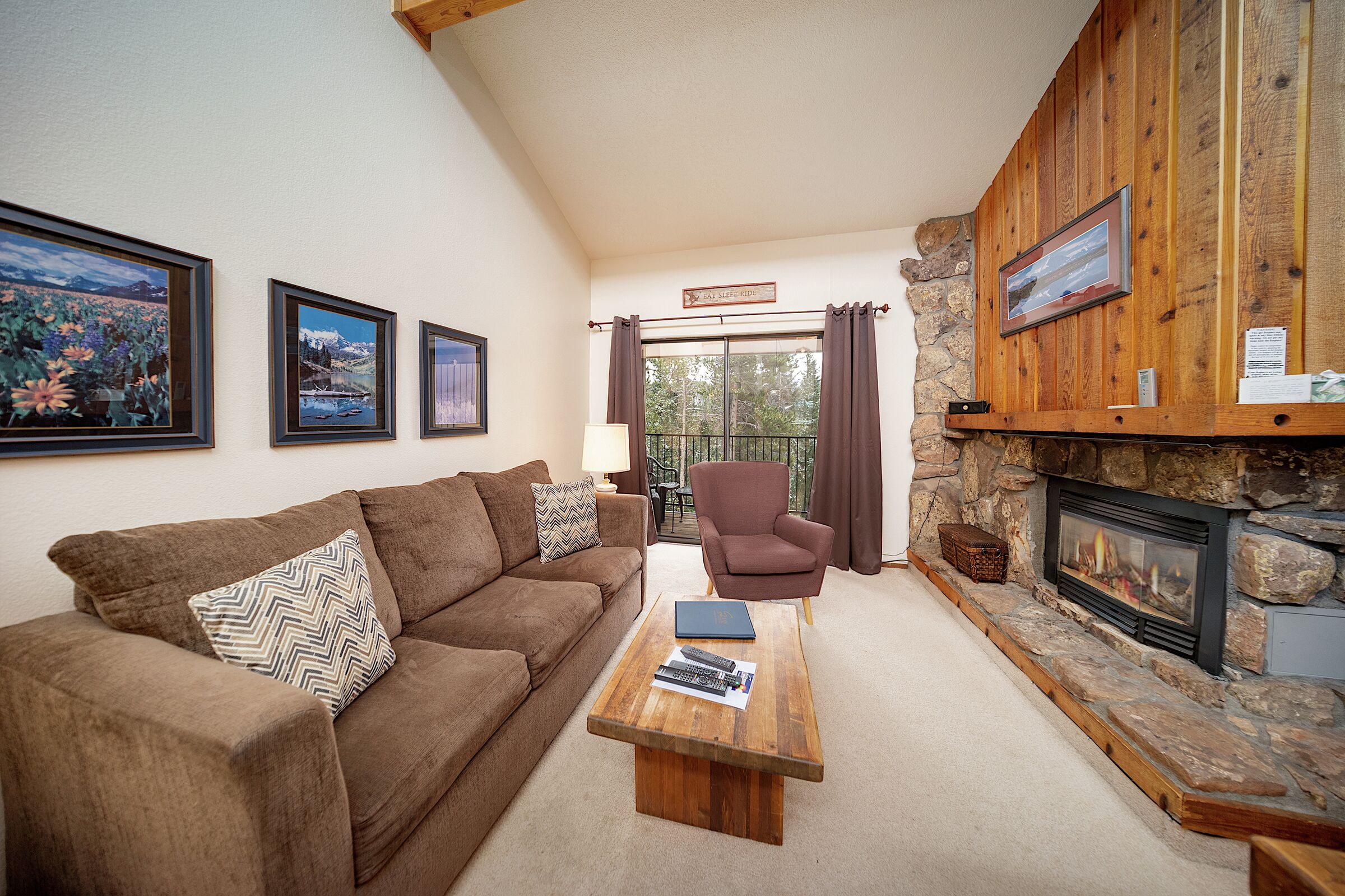#2032R - Living Room