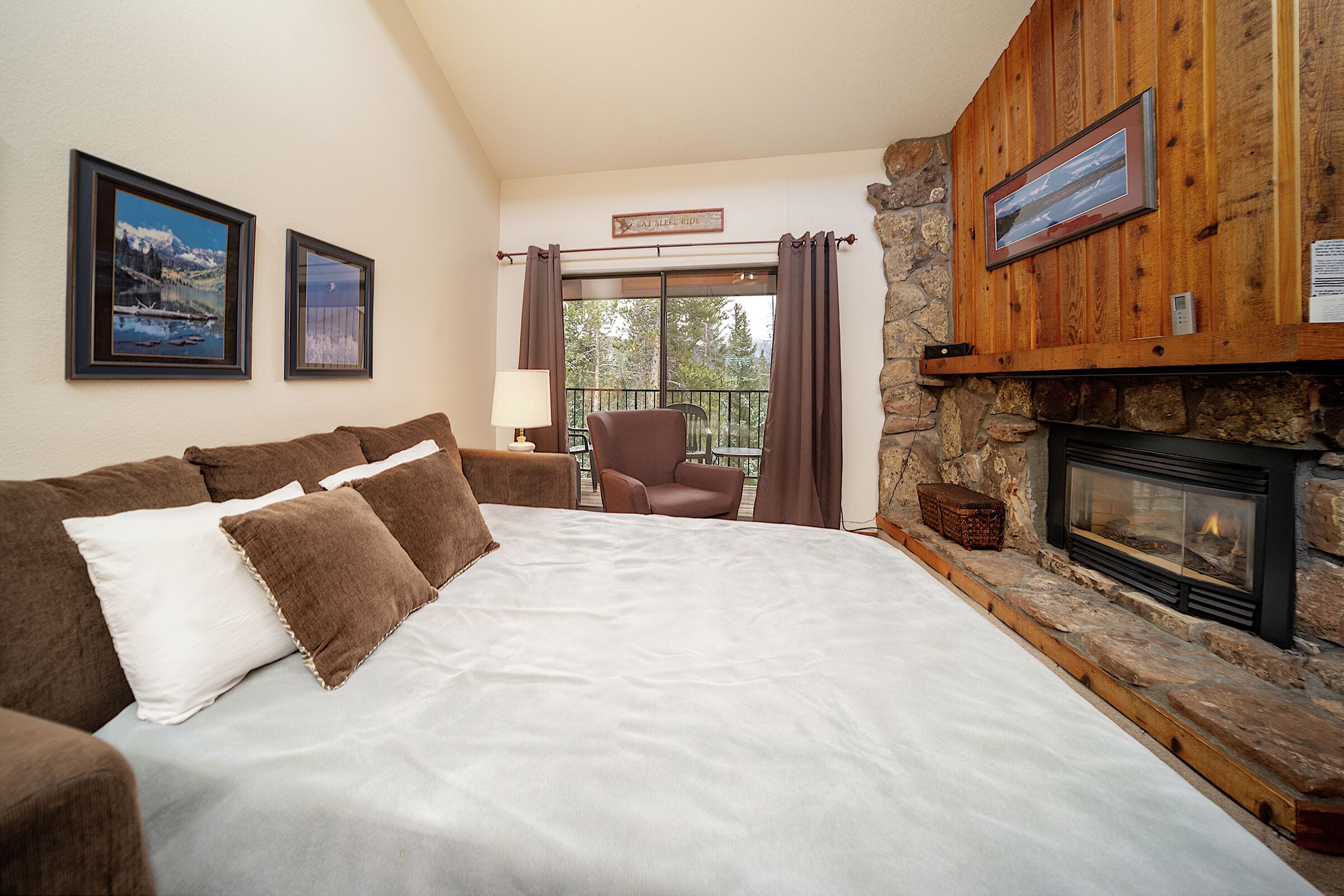 #2032R - Living Room