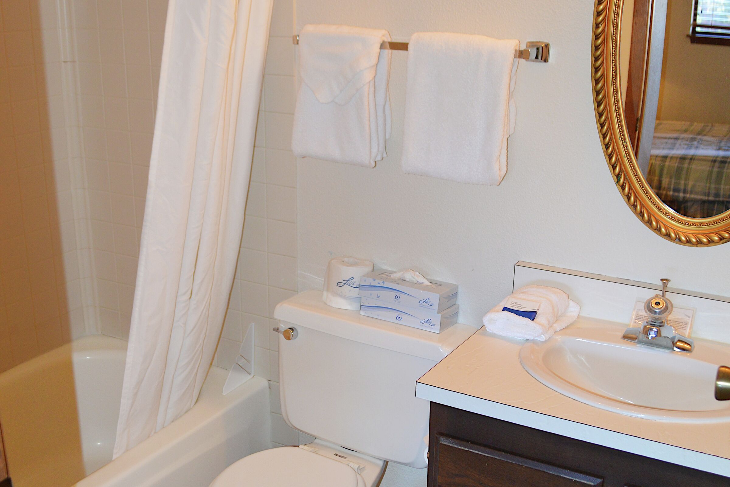 #0834 - Ensuite Bathroom
