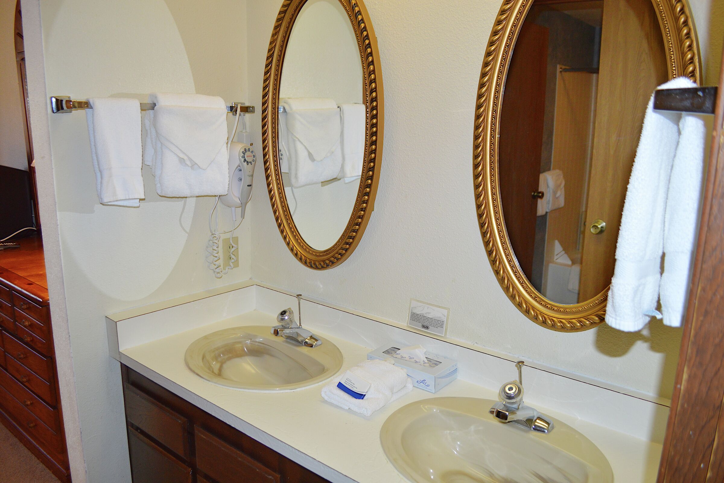 #0834 - Master Ensuite Bathroom