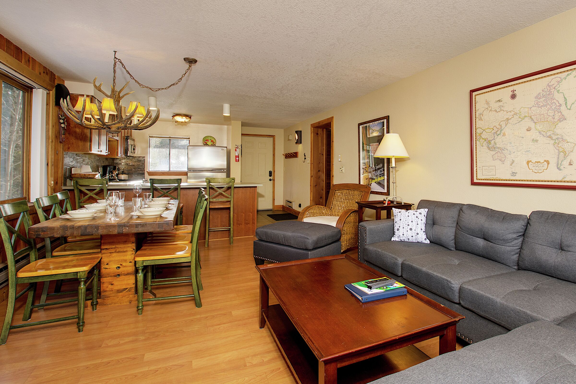 #1124 - Living Room & Dining Room