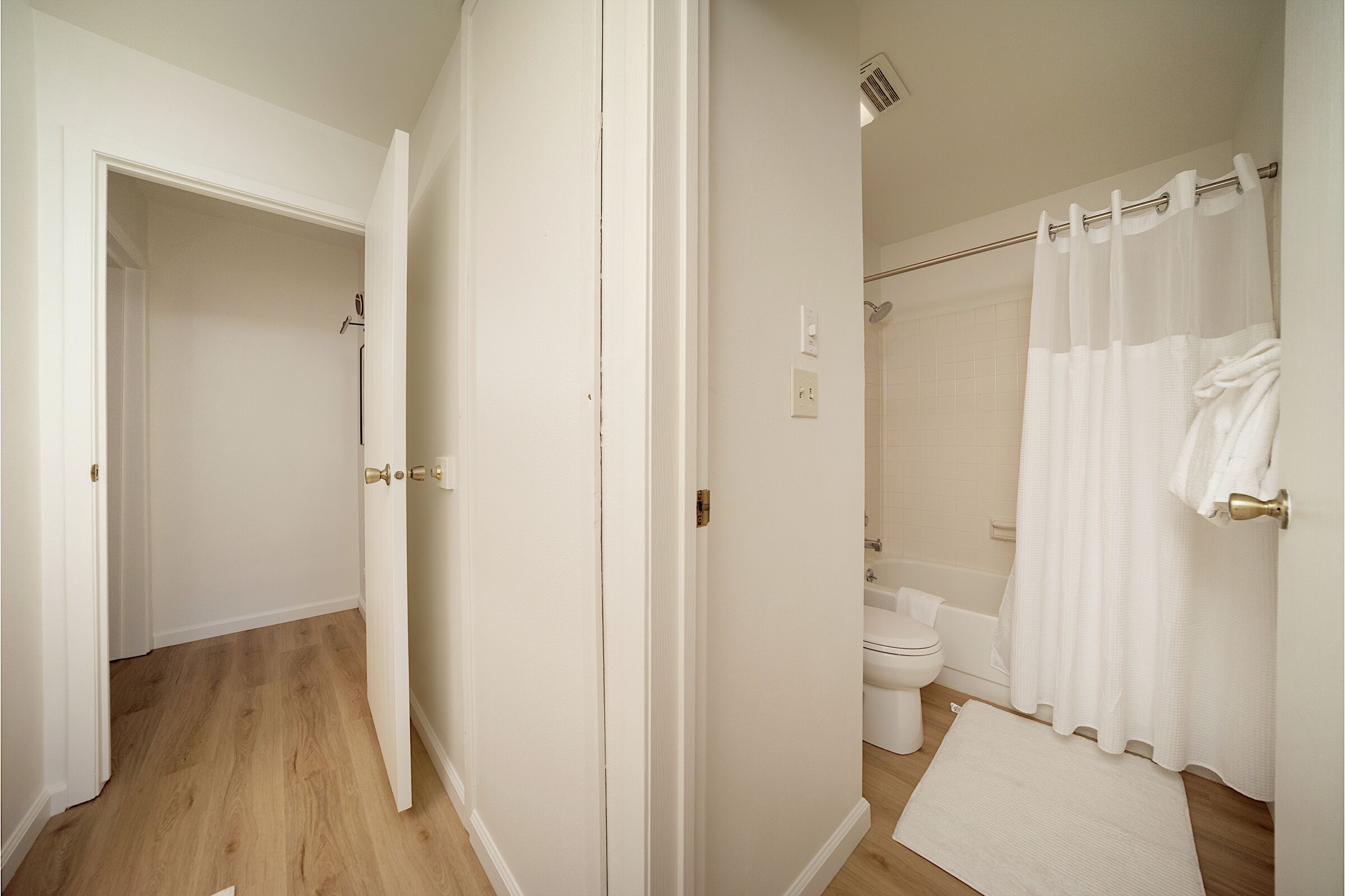 #0332 - Bathroom
